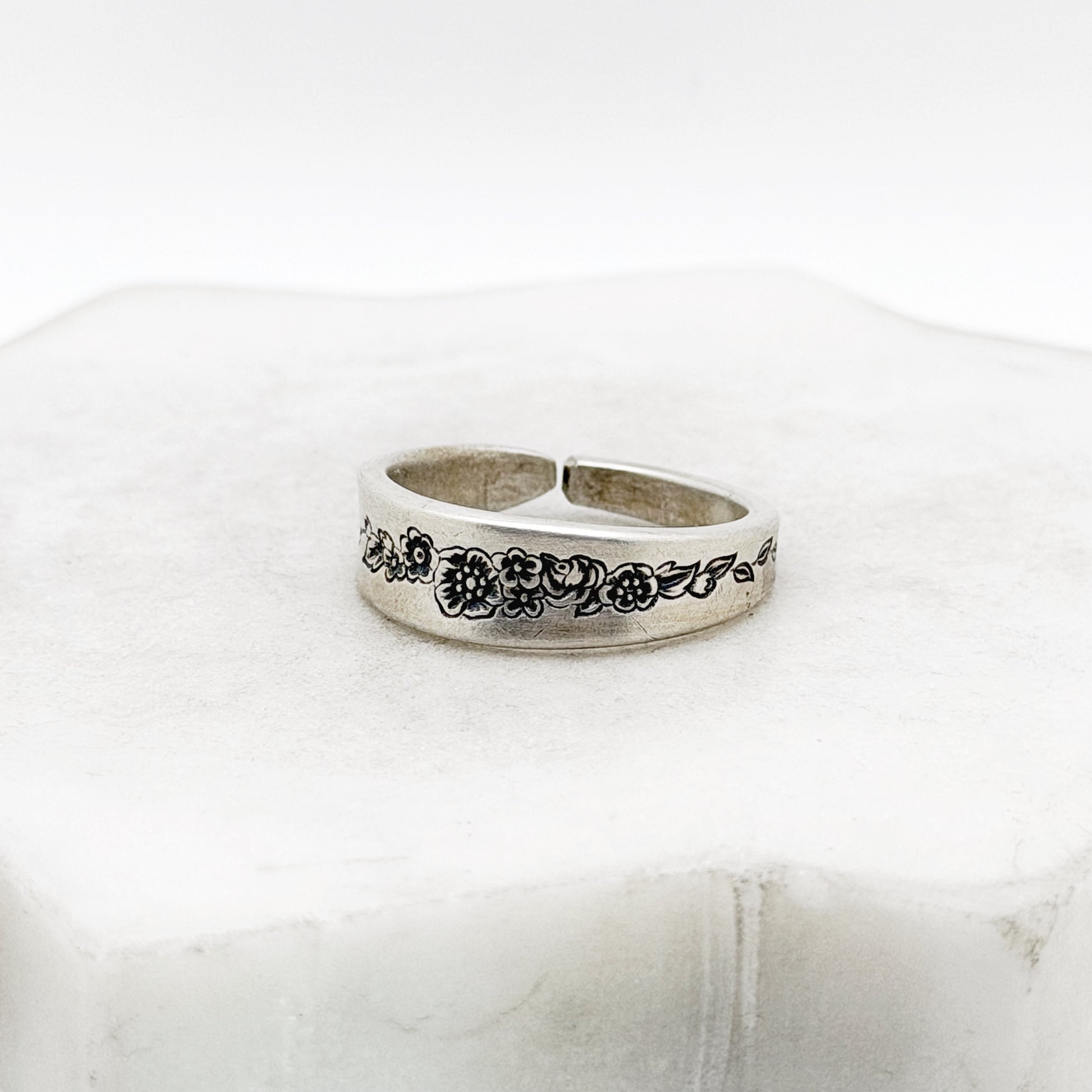 Tiny Laurel Mist 1966, Size 9, RARE Demi Ring, Vintage Spoon Ring Rings callistafaye