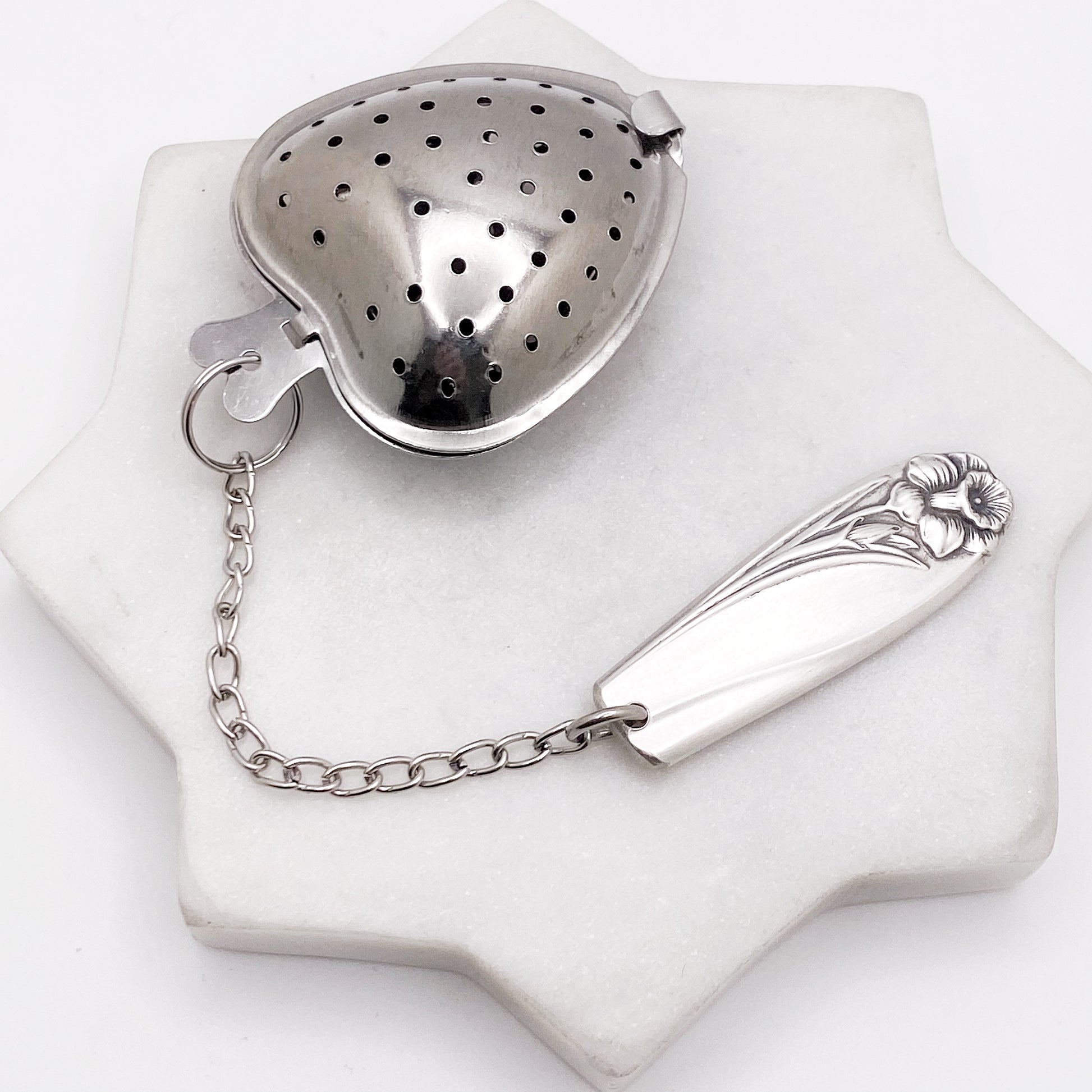 Daffodil 1950 Tea Infuser, RARE Pattern Loose Leaf Tea Steeper, Heart Shape Tea Diffuser with chain and Vintage Silverware Charm, Stainless Steel Tea Ball Strainer Tea Infuser callistafaye   