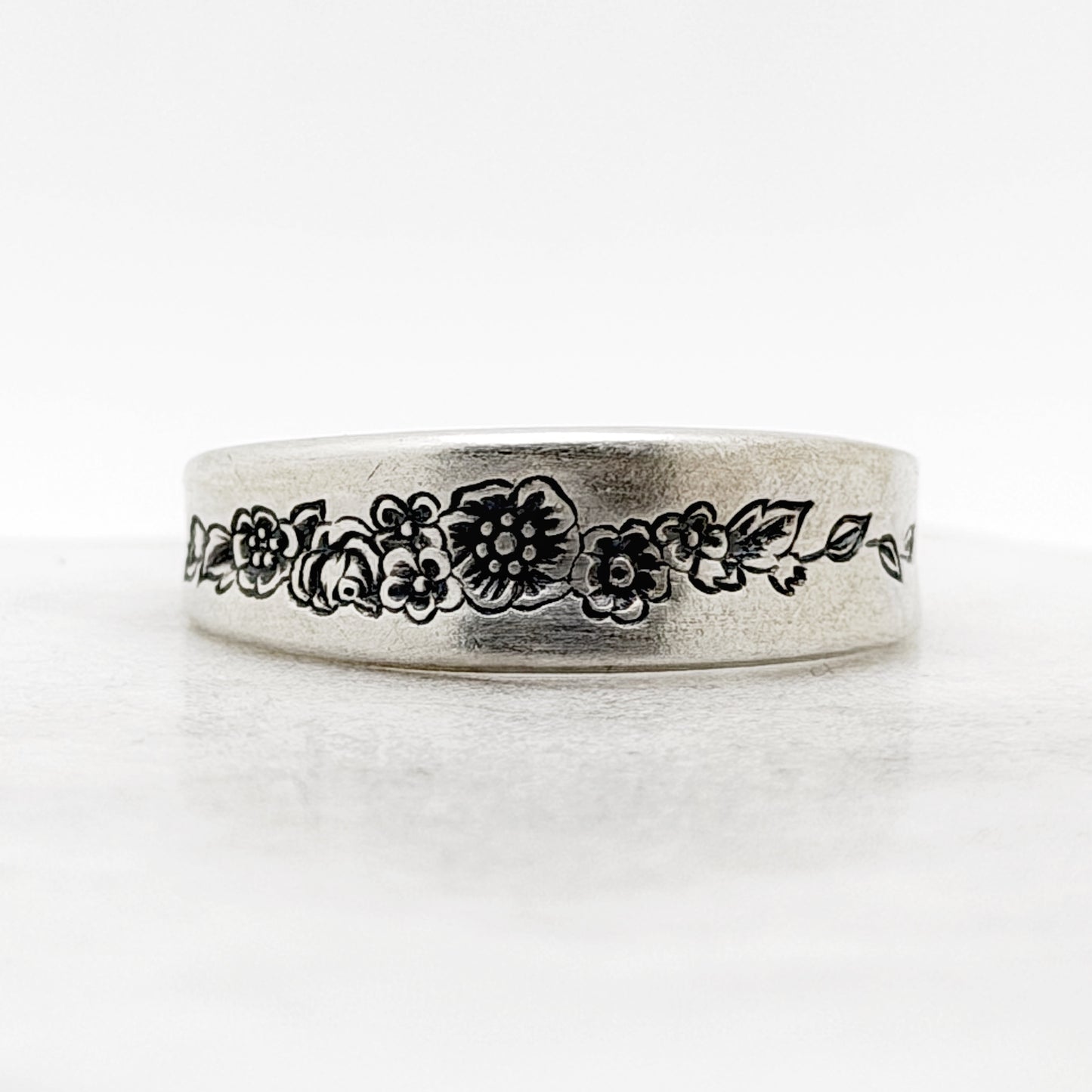 Tiny Laurel Mist 1966, Size 9, RARE Demi Ring, Vintage Spoon Ring Rings callistafaye