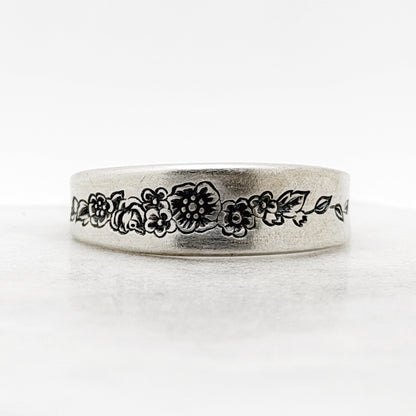 Tiny Laurel Mist 1966, Size 9, RARE Demi Ring, Vintage Spoon Ring Rings callistafaye